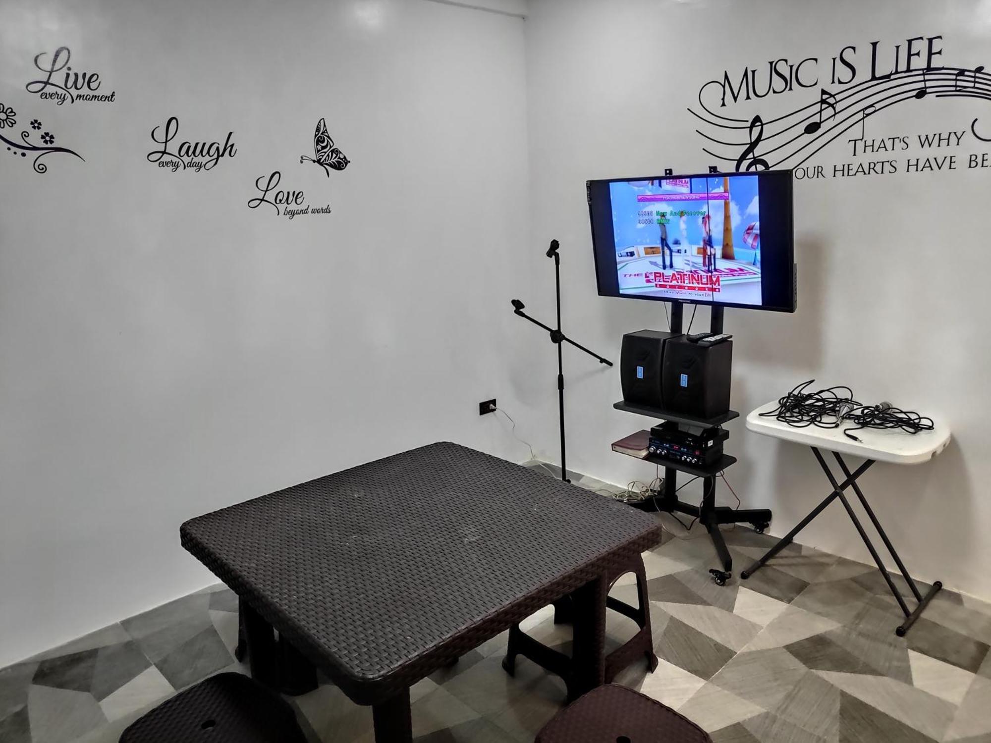 Tagaytay Staycation By Naya And Darla W Free Swimming Pool, Wifi & Netflix Tagaytay City Buitenkant foto