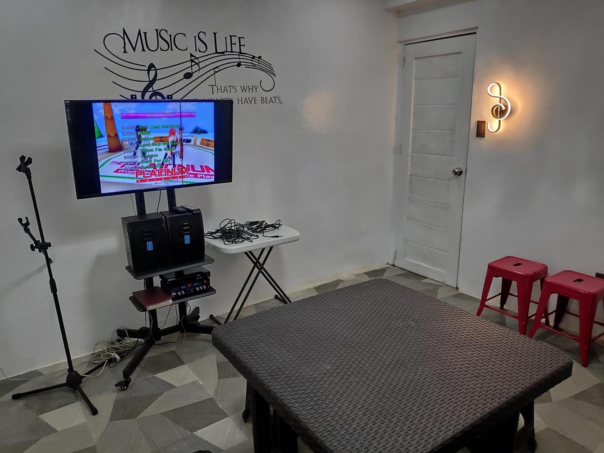 Tagaytay Staycation By Naya And Darla W Free Swimming Pool, Wifi & Netflix Tagaytay City Buitenkant foto