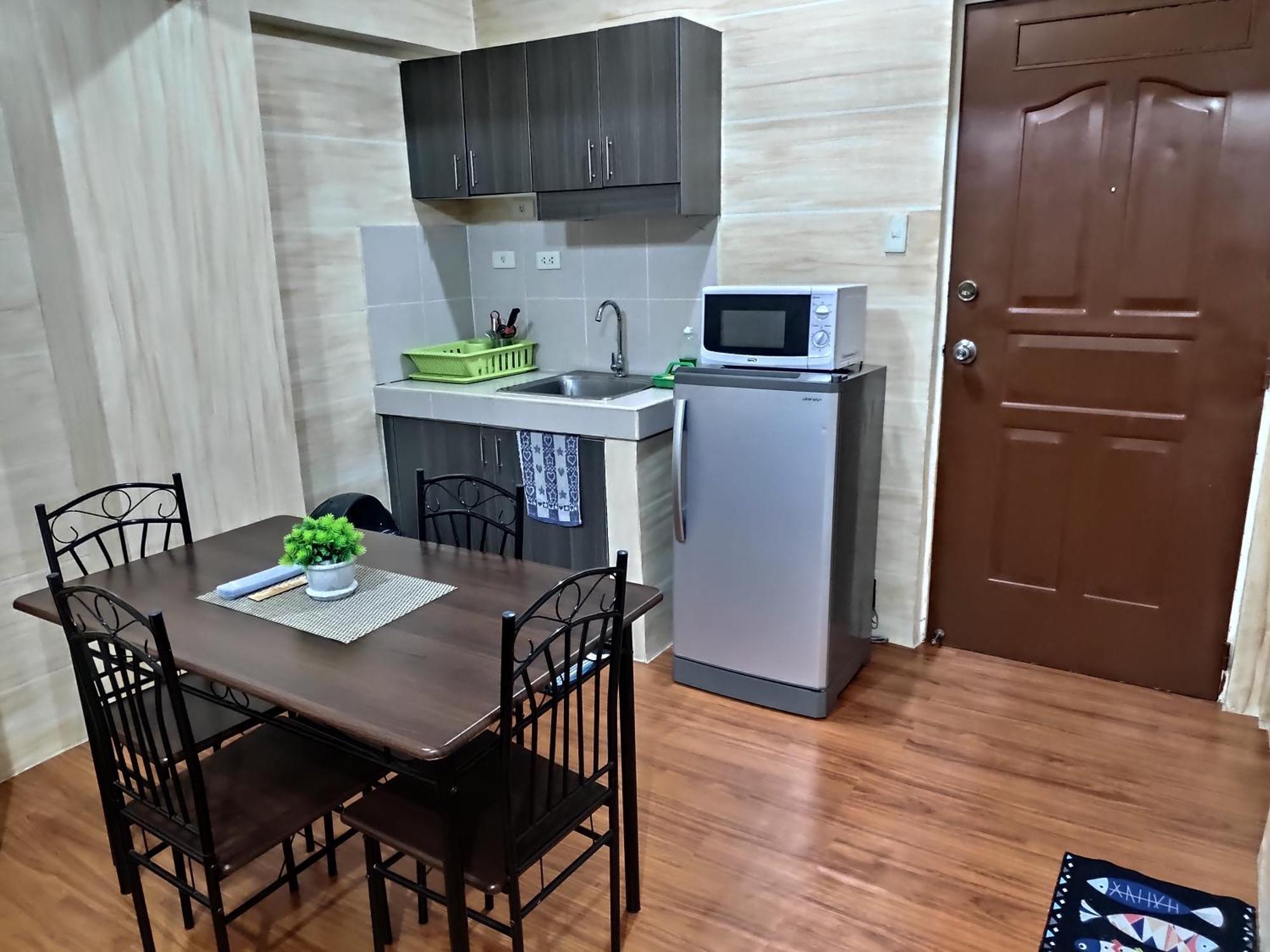 Tagaytay Staycation By Naya And Darla W Free Swimming Pool, Wifi & Netflix Tagaytay City Buitenkant foto